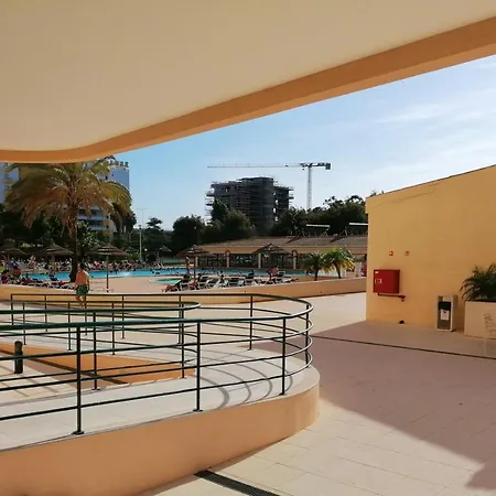 公寓 With 2 Bedrooms In With Wonderful Sea View Shared Pool Enclosed Garden 150 M From The Beach 波尔蒂芒