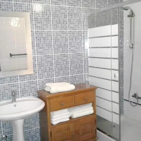 With 2 Bedrooms In With Wonderful Sea View Shared Pool Enclosed Garden 150 M From The Beach 波尔蒂芒